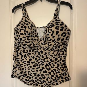 Kohl’s Tankini Top Leopard with Padding / 1X / Brand is “Freshwater”